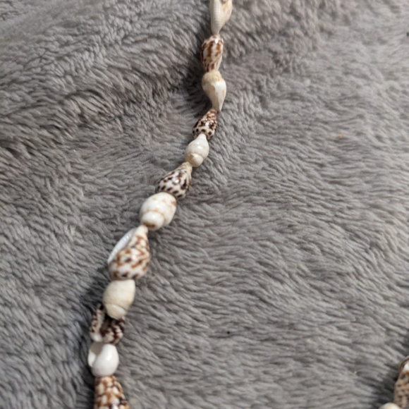 Shell necklace - Picture 2 of 3